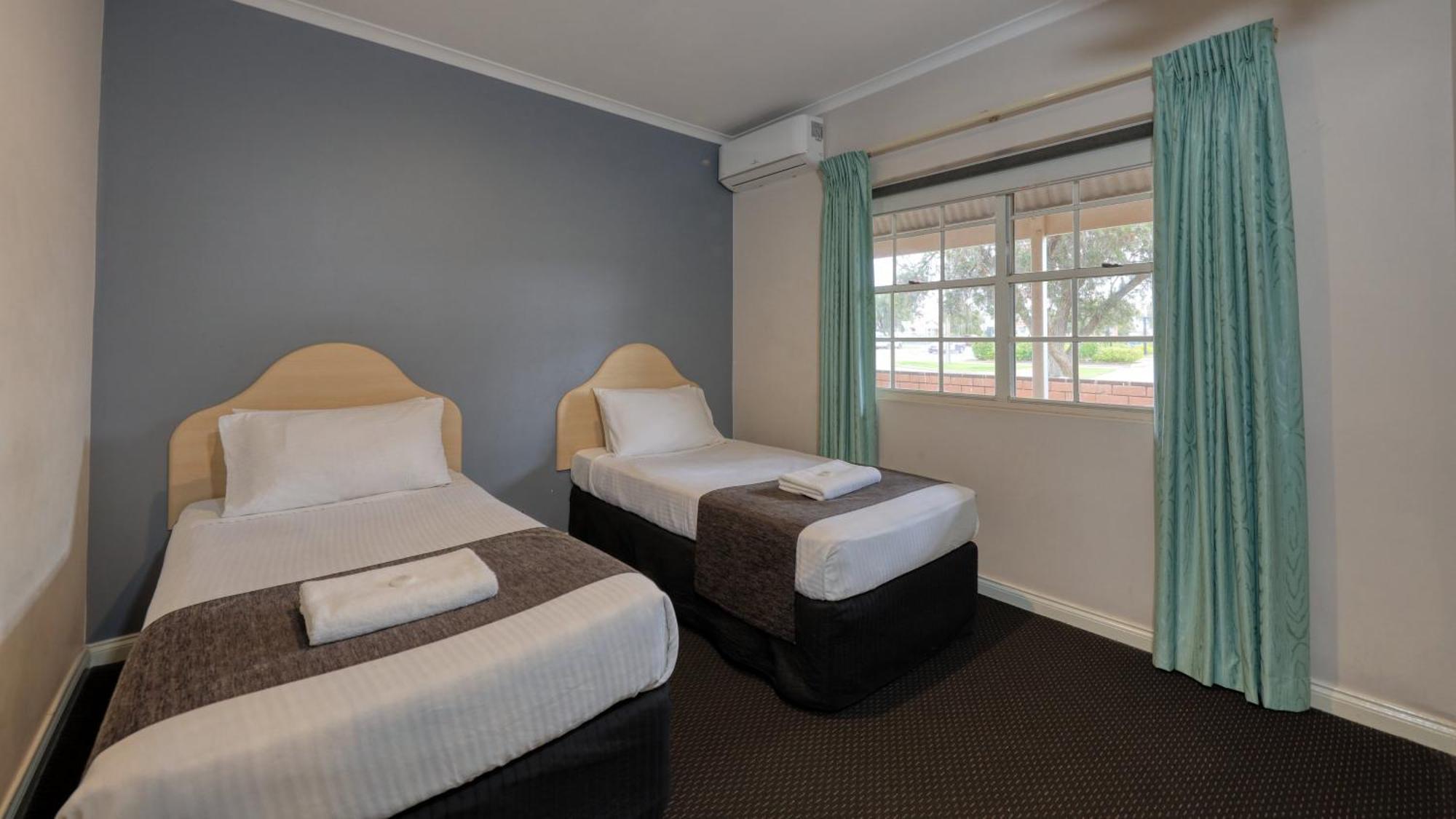 Charles Rasp Motor Inn & Cottages Broken Hill Kültér fotó