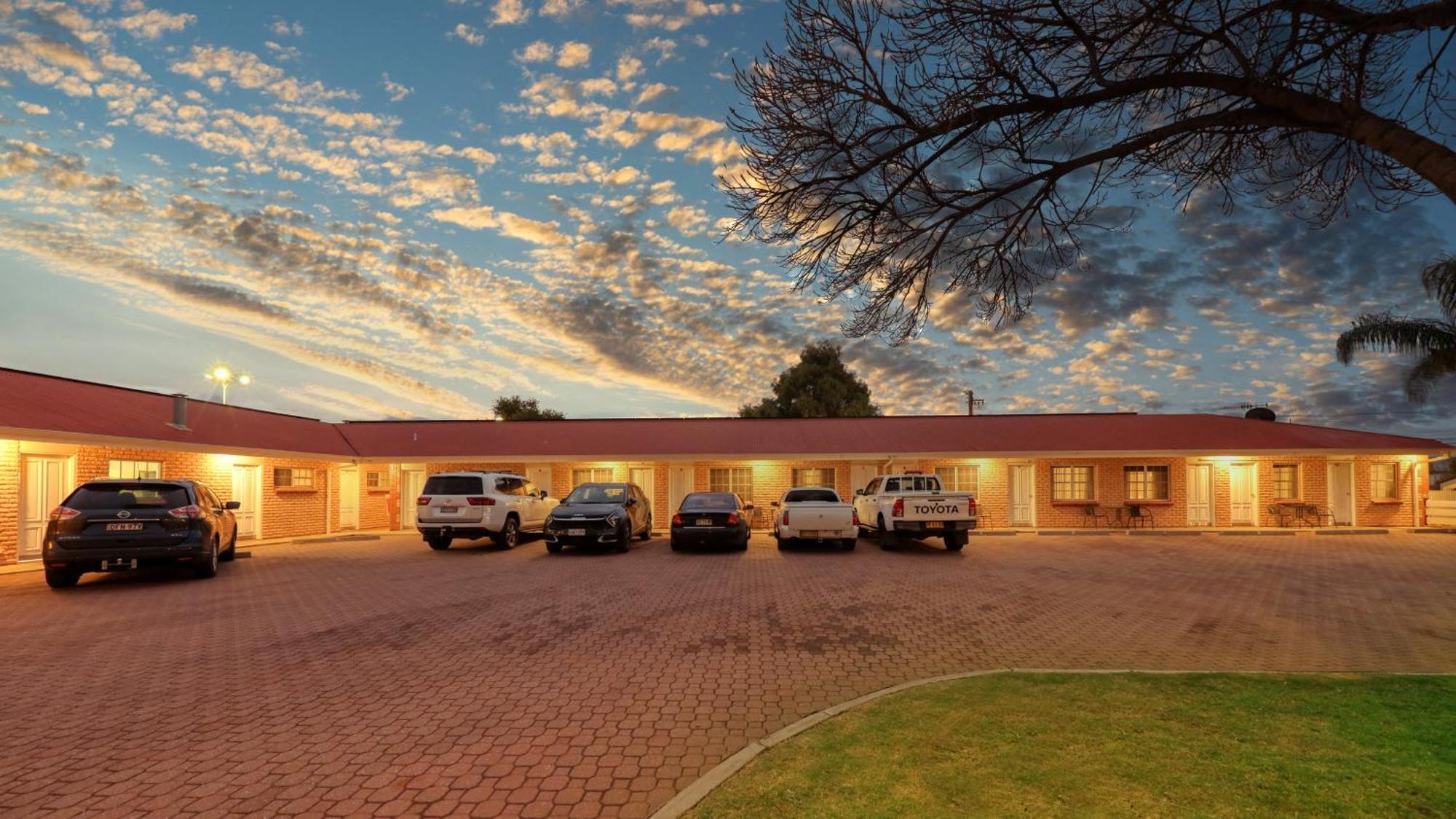 Charles Rasp Motor Inn & Cottages Broken Hill Kültér fotó